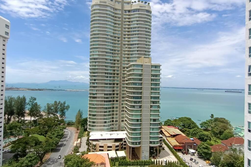 Family Suites At Mansion One By Maj George Town Bagian luar foto