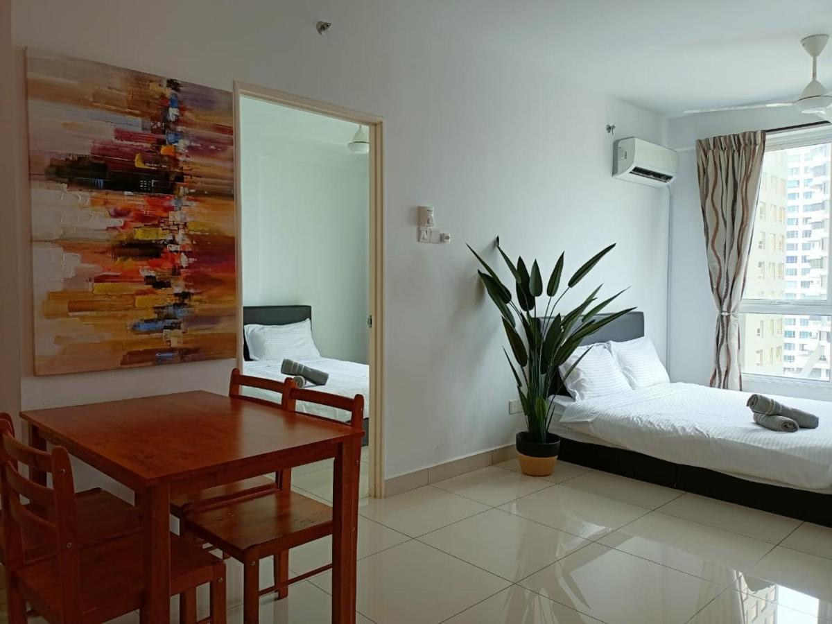 Family Suites At Mansion One By Maj George Town Bagian luar foto