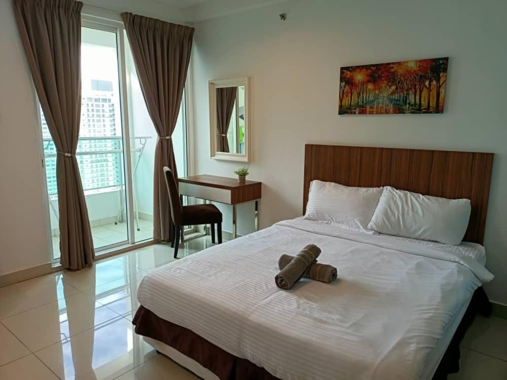Family Suites At Mansion One By Maj George Town Bagian luar foto