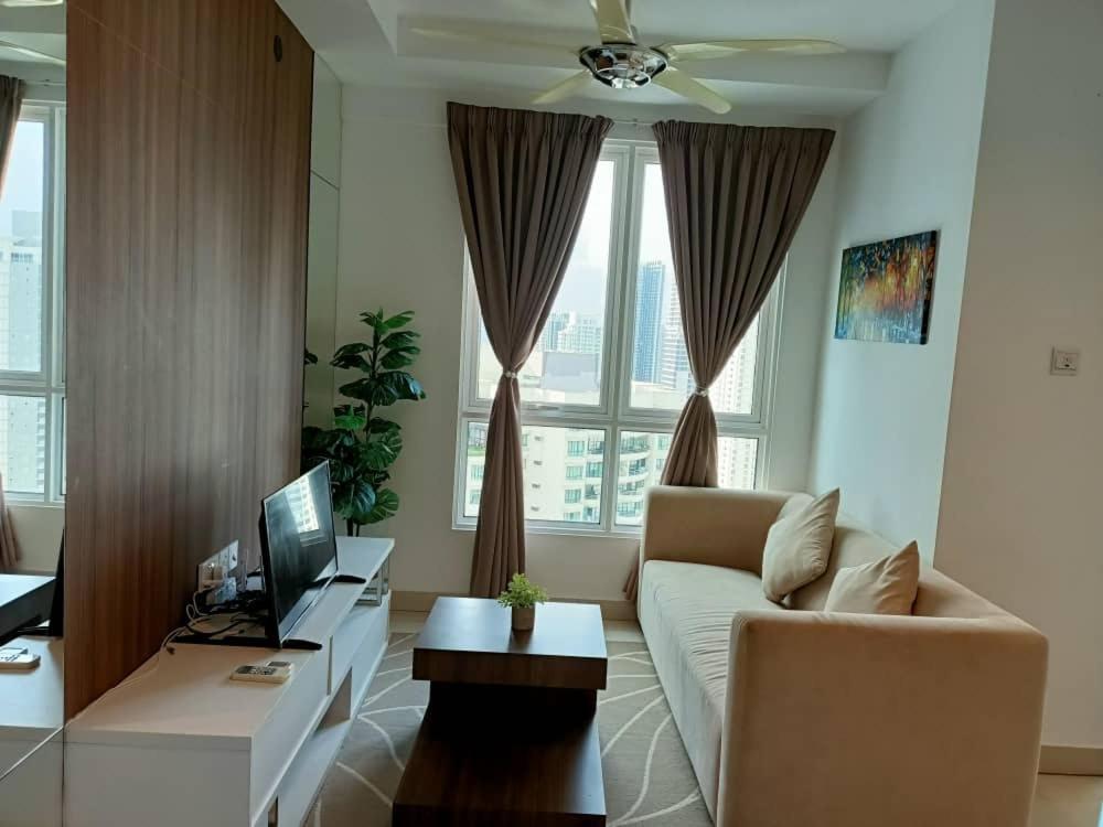 Family Suites At Mansion One By Maj George Town Bagian luar foto