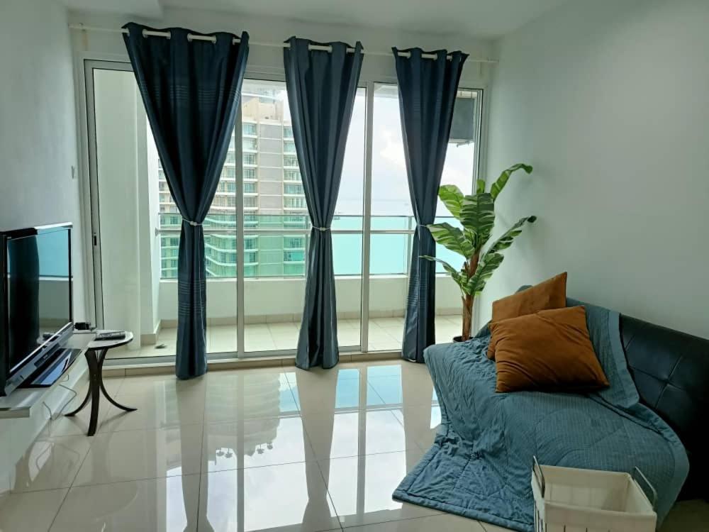 Family Suites At Mansion One By Maj George Town Bagian luar foto