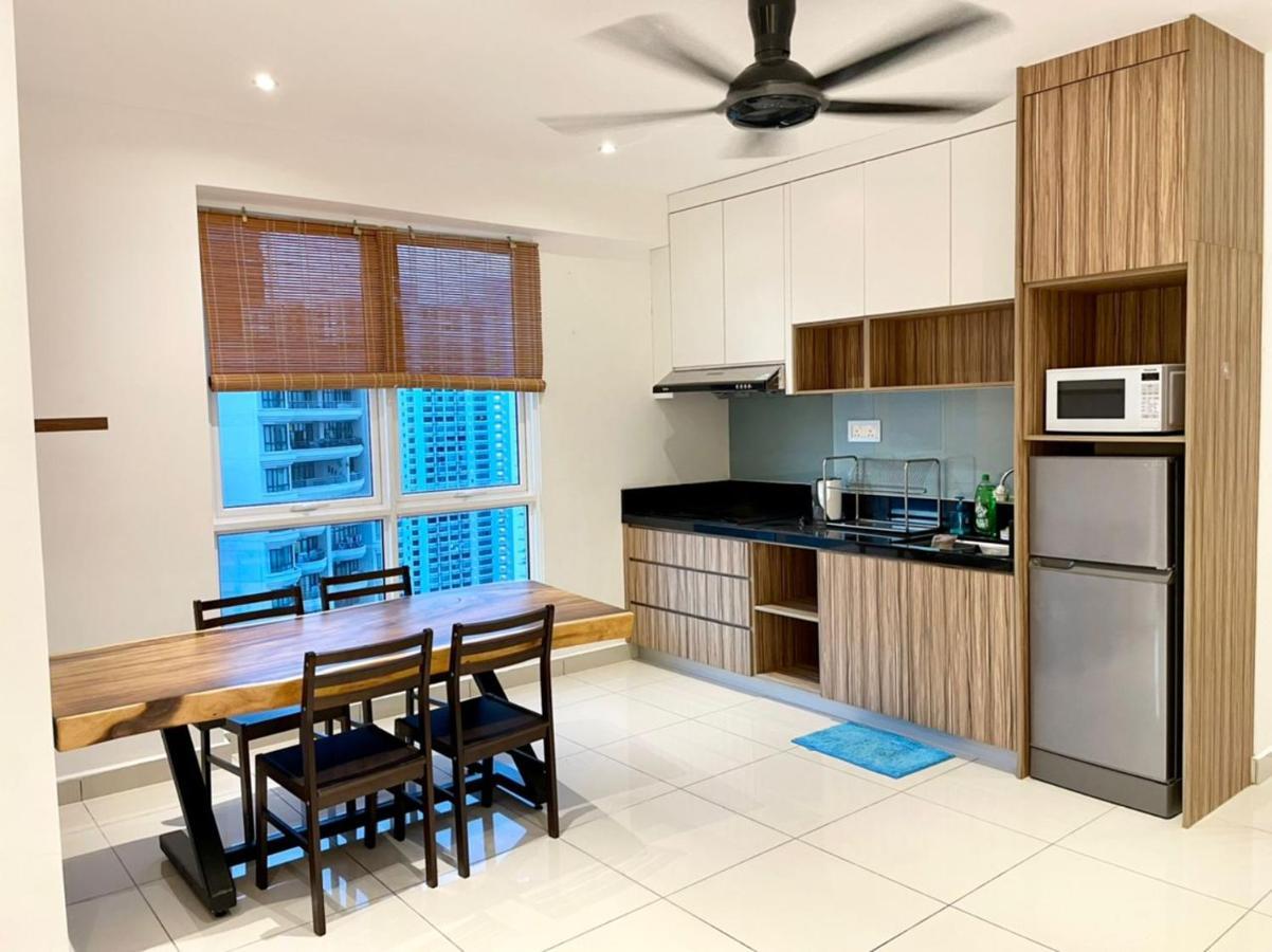 Family Suites At Mansion One By Maj George Town Bagian luar foto