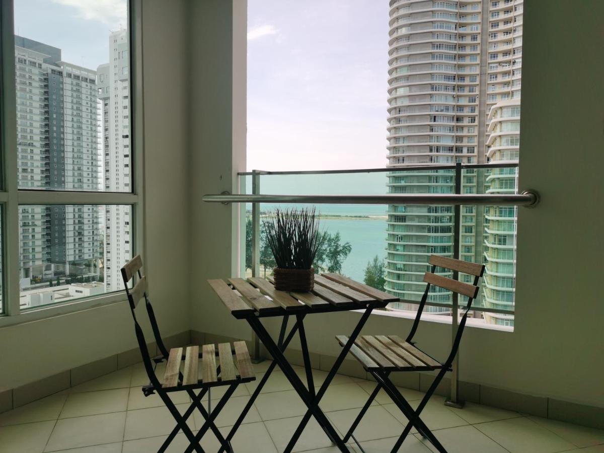 Family Suites At Mansion One By Maj George Town Bagian luar foto