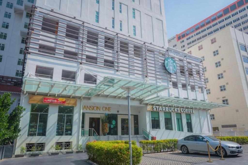Family Suites At Mansion One By Maj George Town Bagian luar foto