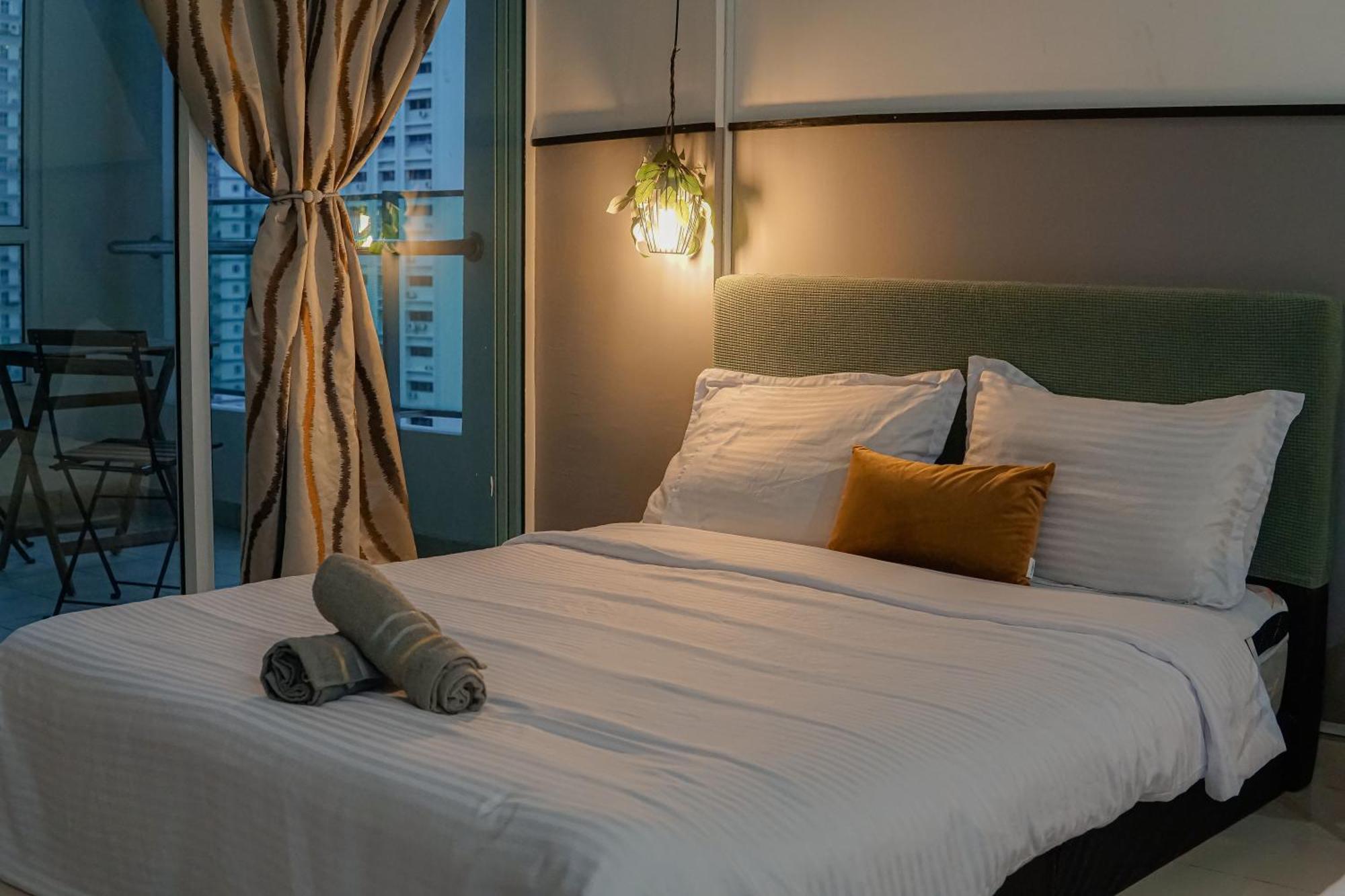 Family Suites At Mansion One By Maj George Town Bagian luar foto