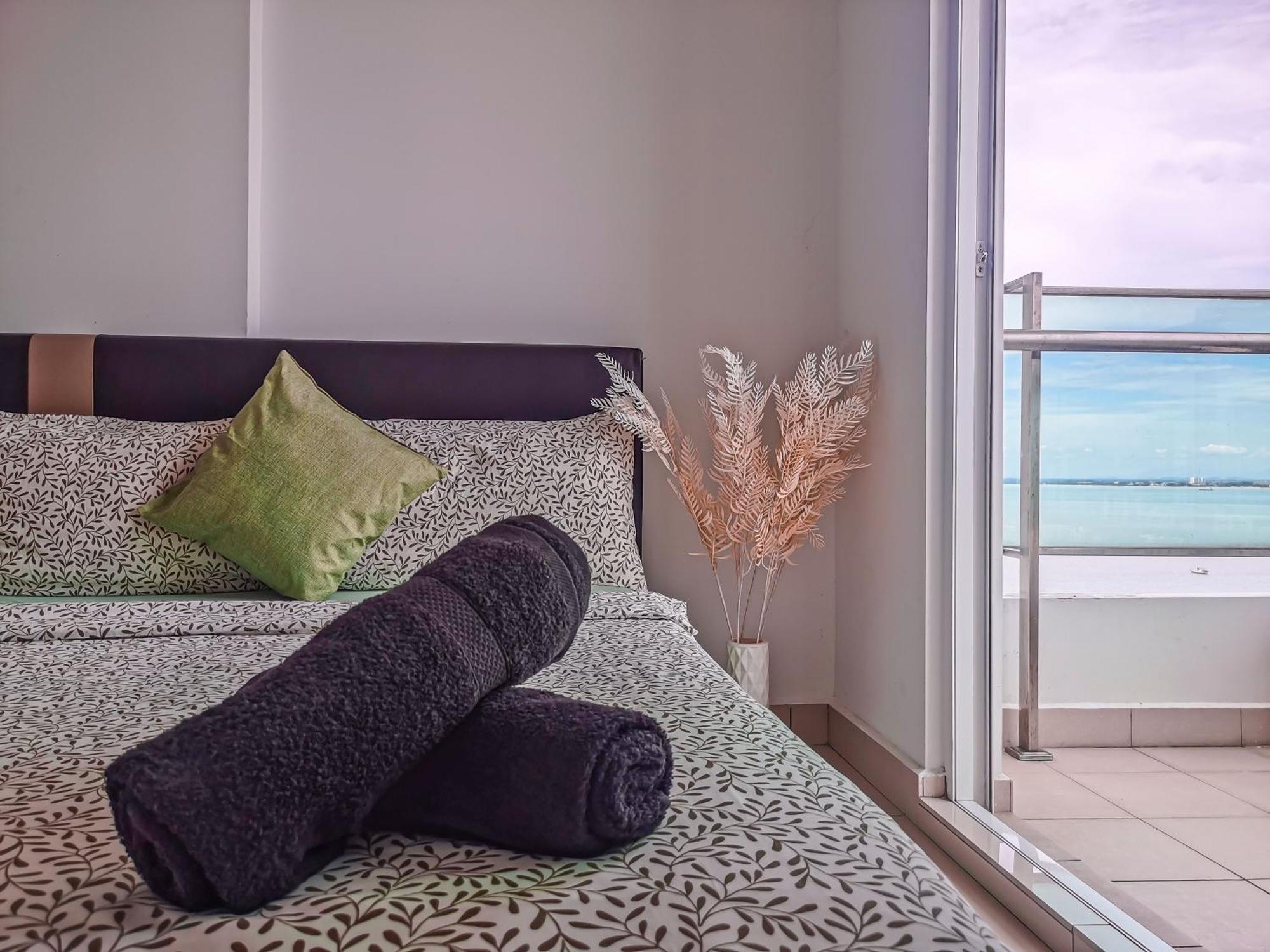 Family Suites At Mansion One By Maj George Town Bagian luar foto
