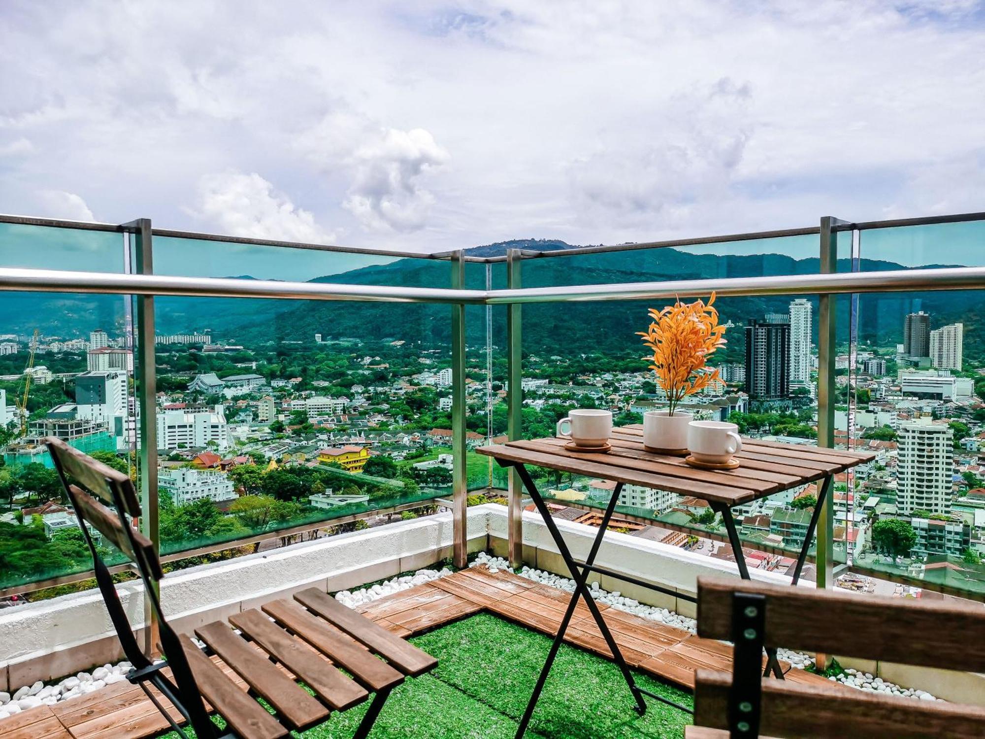 Family Suites At Mansion One By Maj George Town Bagian luar foto