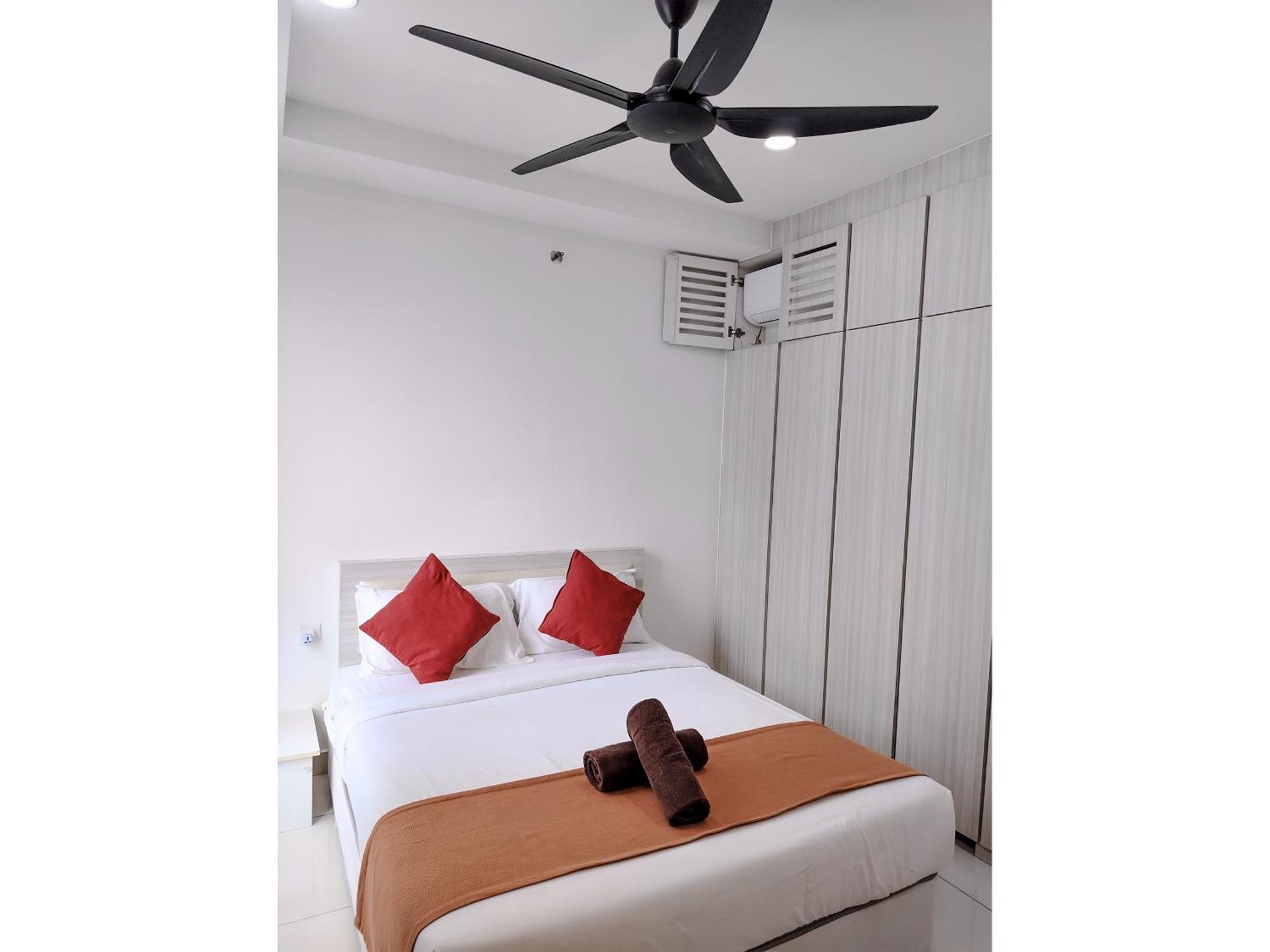 Family Suites At Mansion One By Maj George Town Bagian luar foto