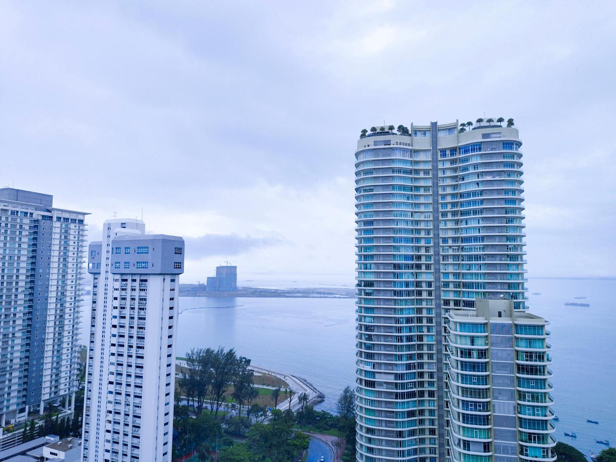 Family Suites At Mansion One By Maj George Town Bagian luar foto